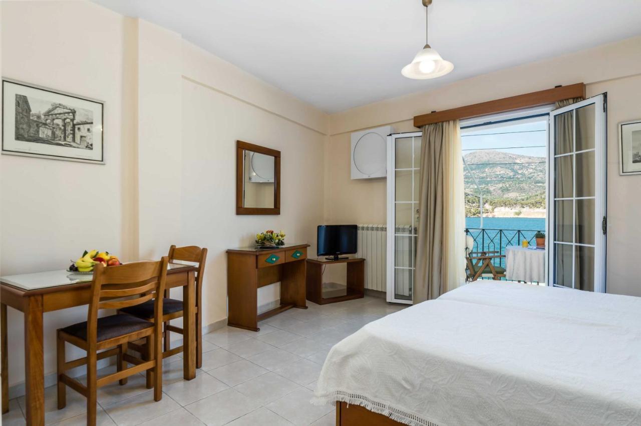 Rouchotas Apartments Аргостолион Екстериор снимка